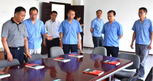 電子信息集團工會(huì )主席來(lái)慶軍到公司檢查指導工作