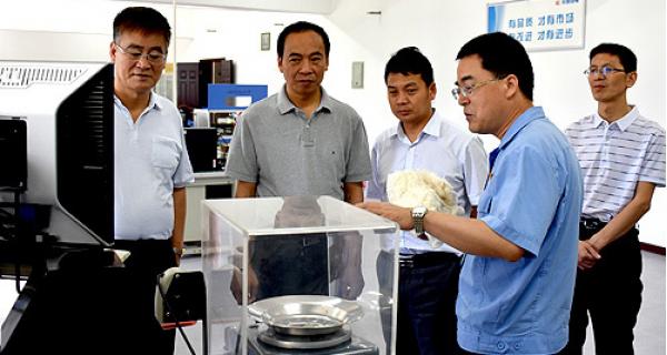 陜西省紡織行業(yè)協(xié)會(huì )紡織器材專(zhuān)業(yè)委員會(huì )第一次會(huì )議在長(cháng)嶺紡電召開(kāi)