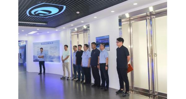 新疆前海集團領(lǐng)導一行調研長(cháng)嶺紡織機電產(chǎn)業(yè)丨攜手合作再譜項目建設新篇章